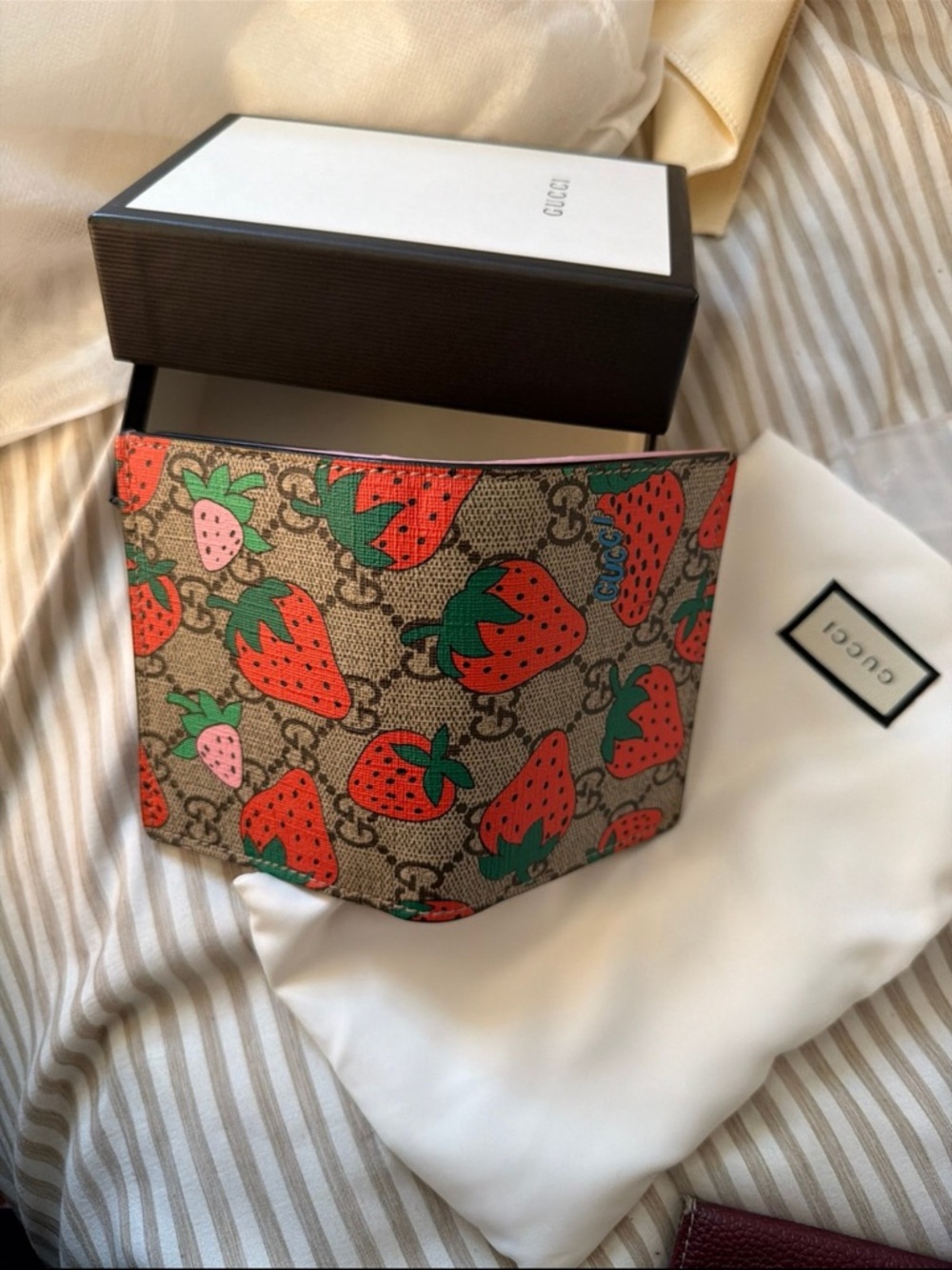 Gucci Strawberries Print Bifold Wallet - Beige/Red/Green
